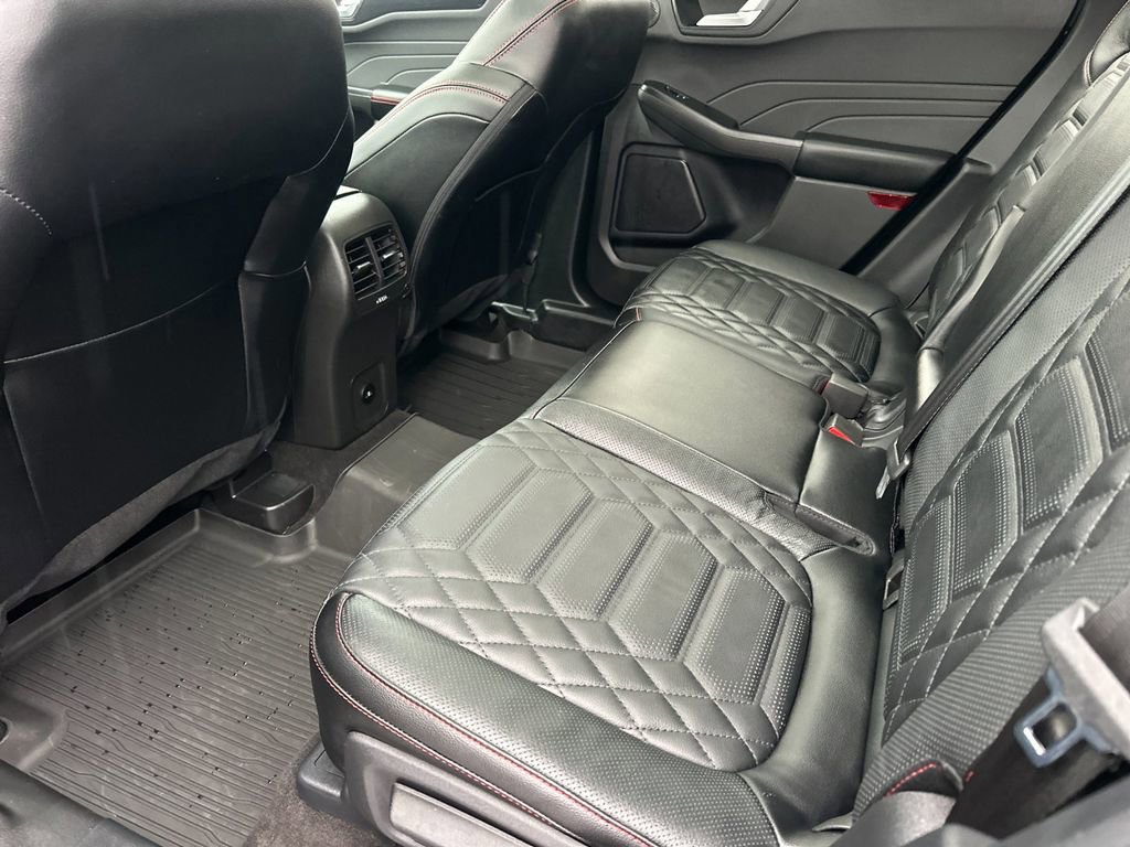 Certified 2024 Ford Escape ST-Line Elite w/ Premium Technology Package image 11