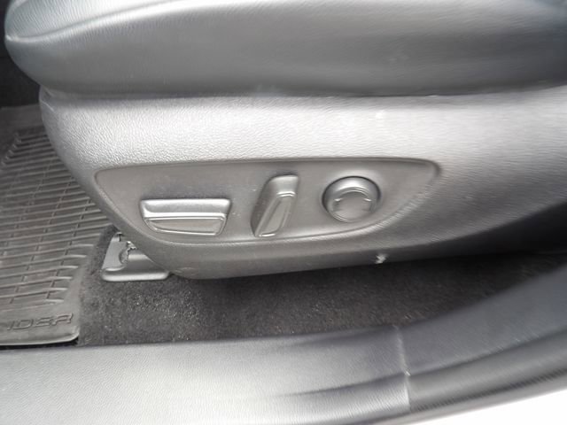 Used 2021 Toyota Highlander XLE AWD/4WD image 28