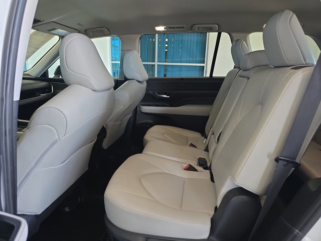 Used 2024 Toyota Grand Highlander AWD image 15