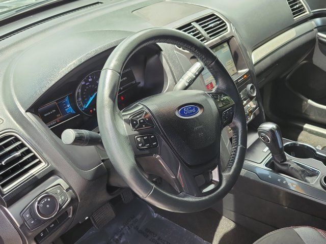 Certified 2018 Ford Explorer XLT w/ Equipment Group 202A FWD image 19