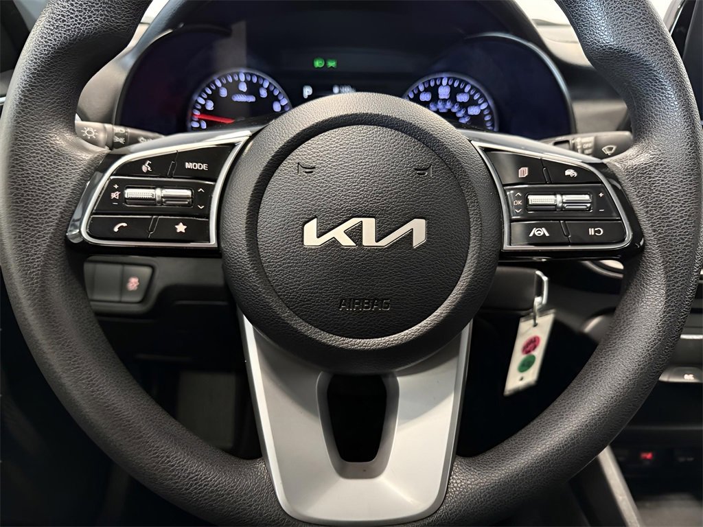 Used 2022 Kia Forte LXS image 17