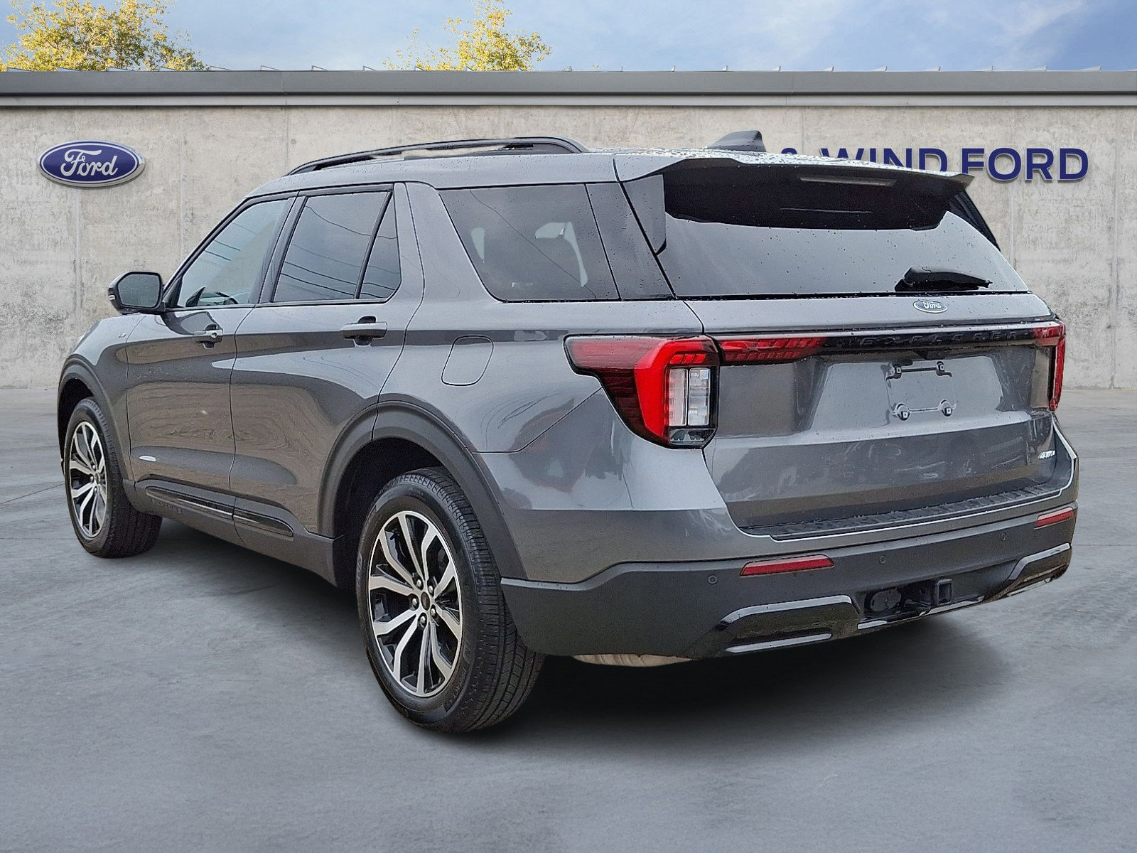 Certified 2025 Ford Explorer ST-Line image 5