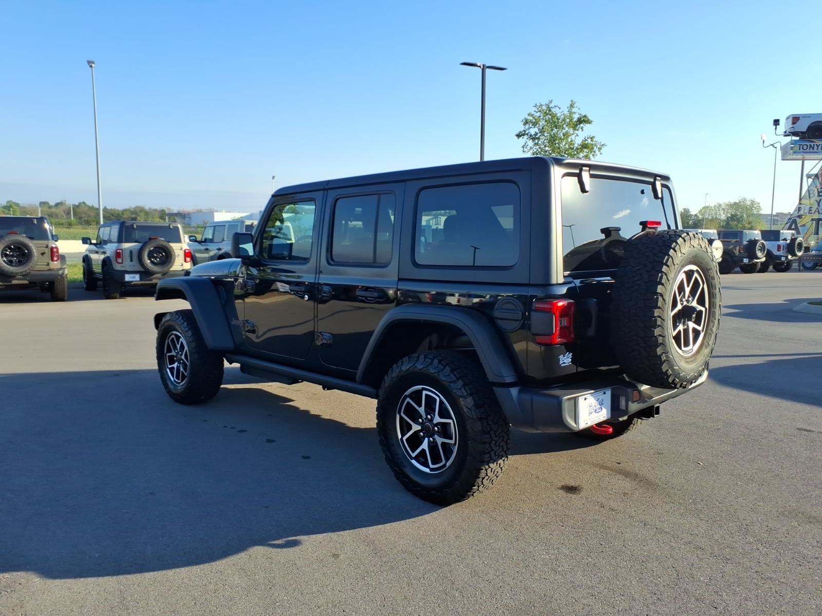 Used 2026 Jeep Wrangler Unlimited Rubicon AWD/4WD image 5