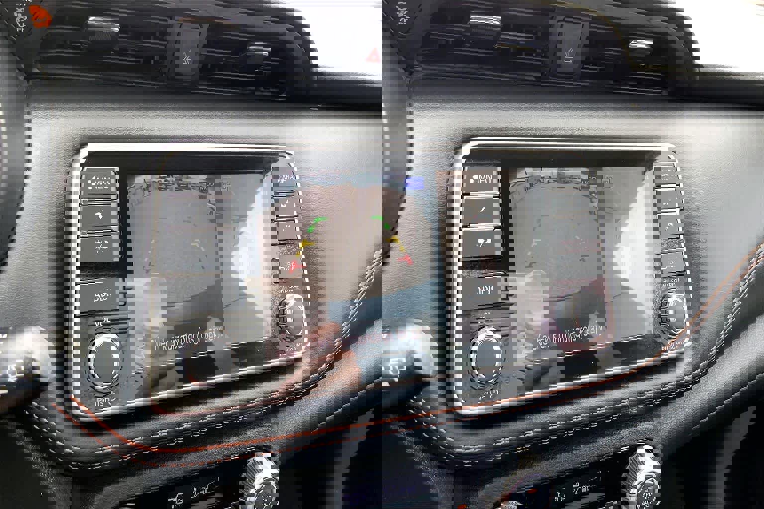 Used 2020 Nissan Kicks SR image 27