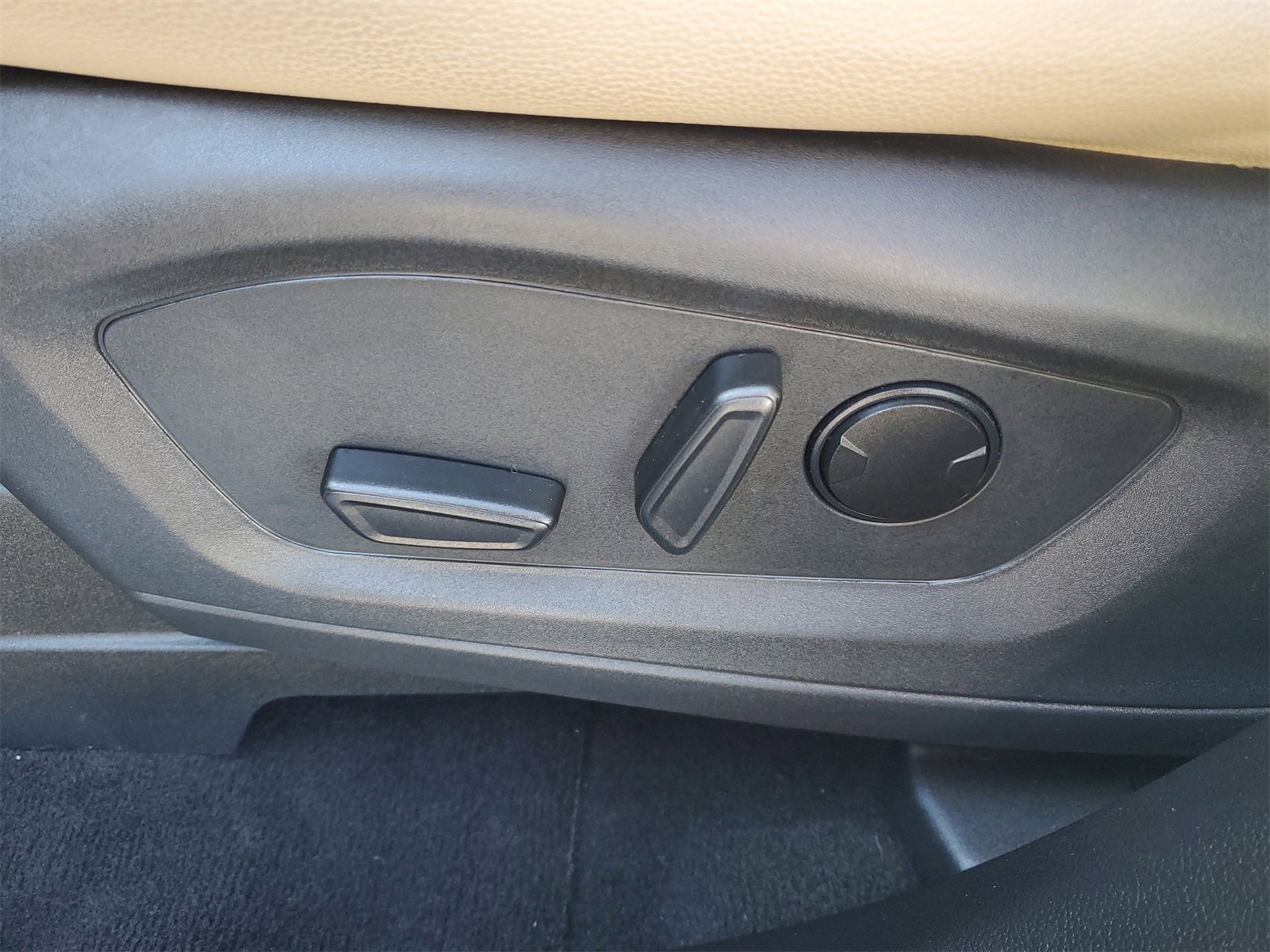 Certified 2021 Ford Explorer Limited w/ Equipment Group 301A image 19