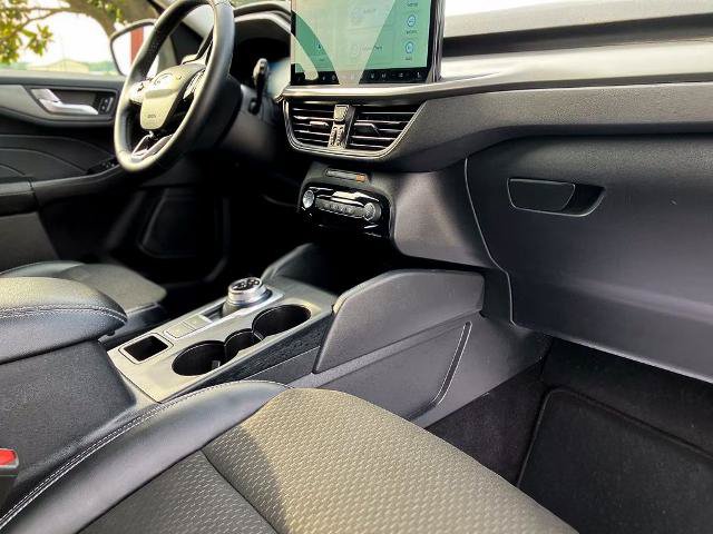 Certified 2025 Ford Escape SE FWD image 20