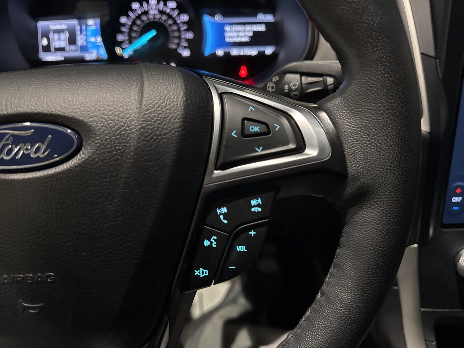 Certified 2024 Ford Edge SEL w/ Convenience Package image 30