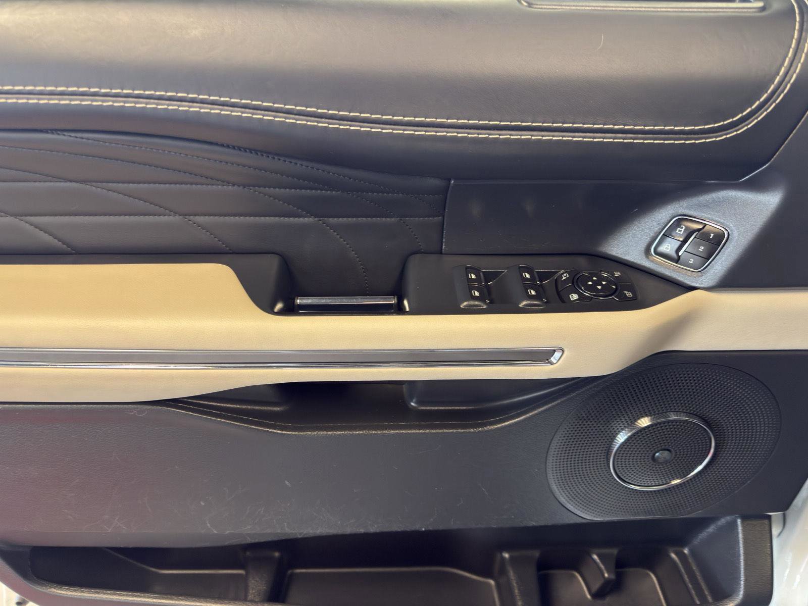 Certified 2024 Ford Expedition Max Platinum image 26