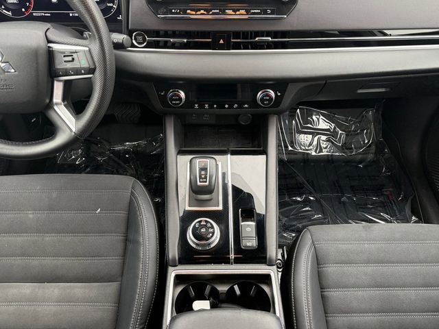 Used 2023 Mitsubishi Outlander SE Black Edition FWD image 5
