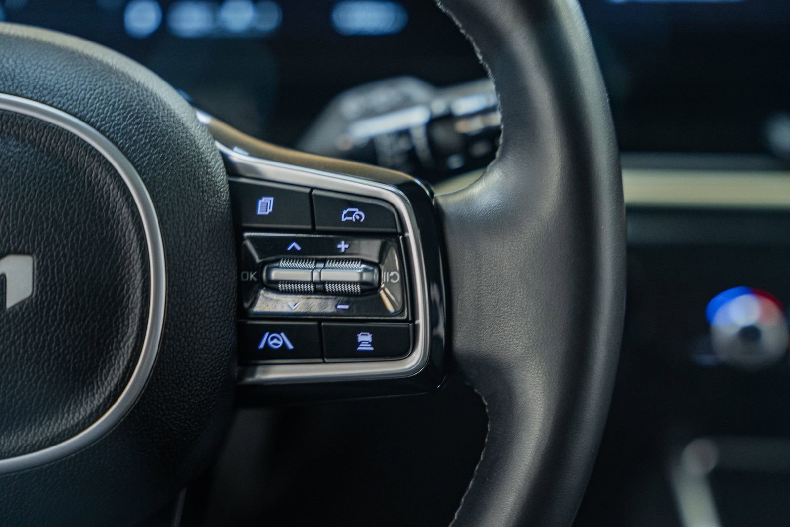 Used 2025 Kia Carnival SX Prestige image 33