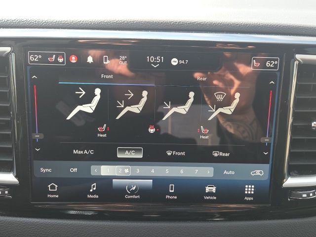 Used 2023 Chrysler Pacifica Touring-L image 37