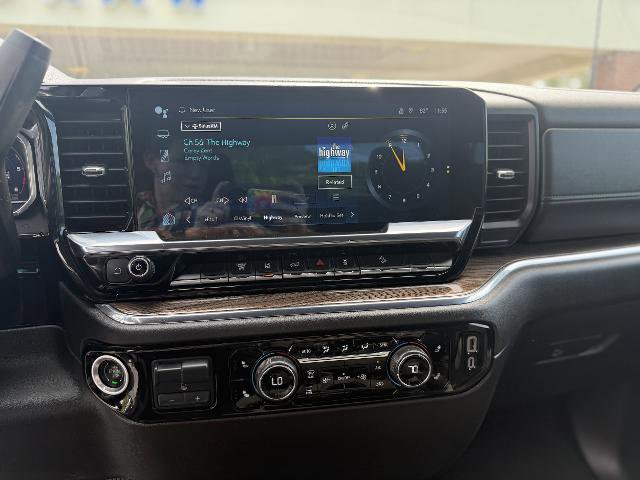 Used 2024 Chevrolet Silverado 2500 LT AWD/4WD image 12