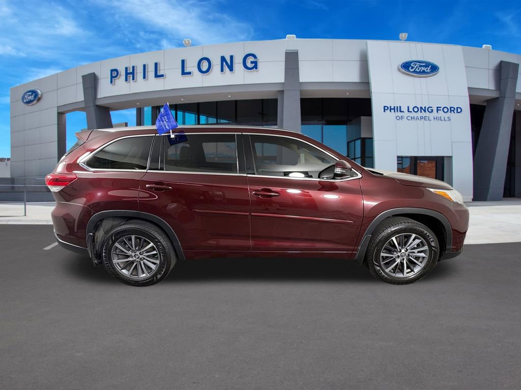 Used 2018 Toyota Highlander XLE AWD/4WD image 6