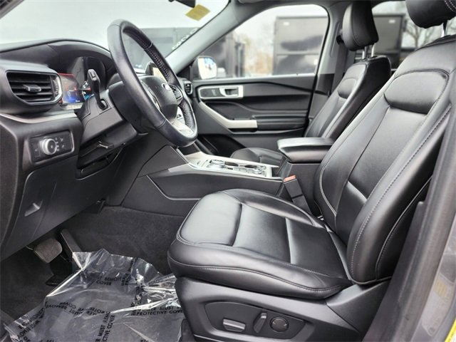 Certified 2022 Ford Explorer XLT w/ Equipment Group 202A image 19