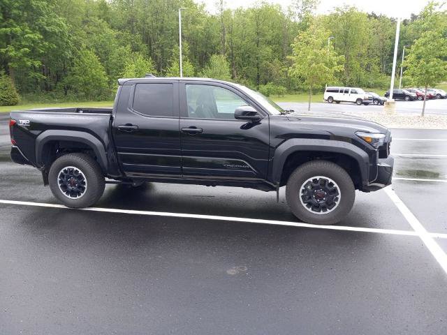 Used 2024 Toyota Tacoma TRD Off-Road AWD/4WD image 18