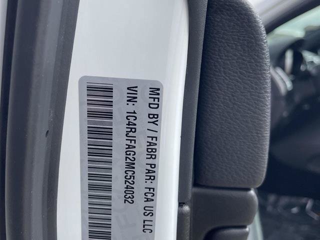 Used 2021 Jeep Grand Cherokee Laredo AWD/4WD image 32