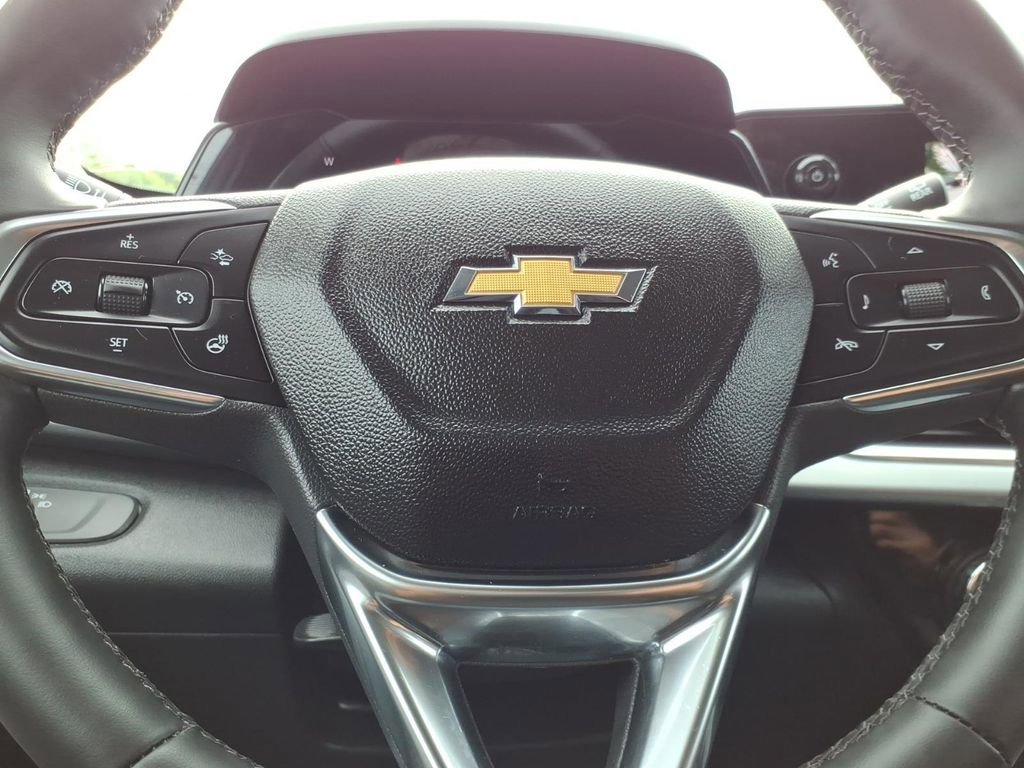 Used 2025 Chevrolet Trax LT w/ LT Convenience Package image 27