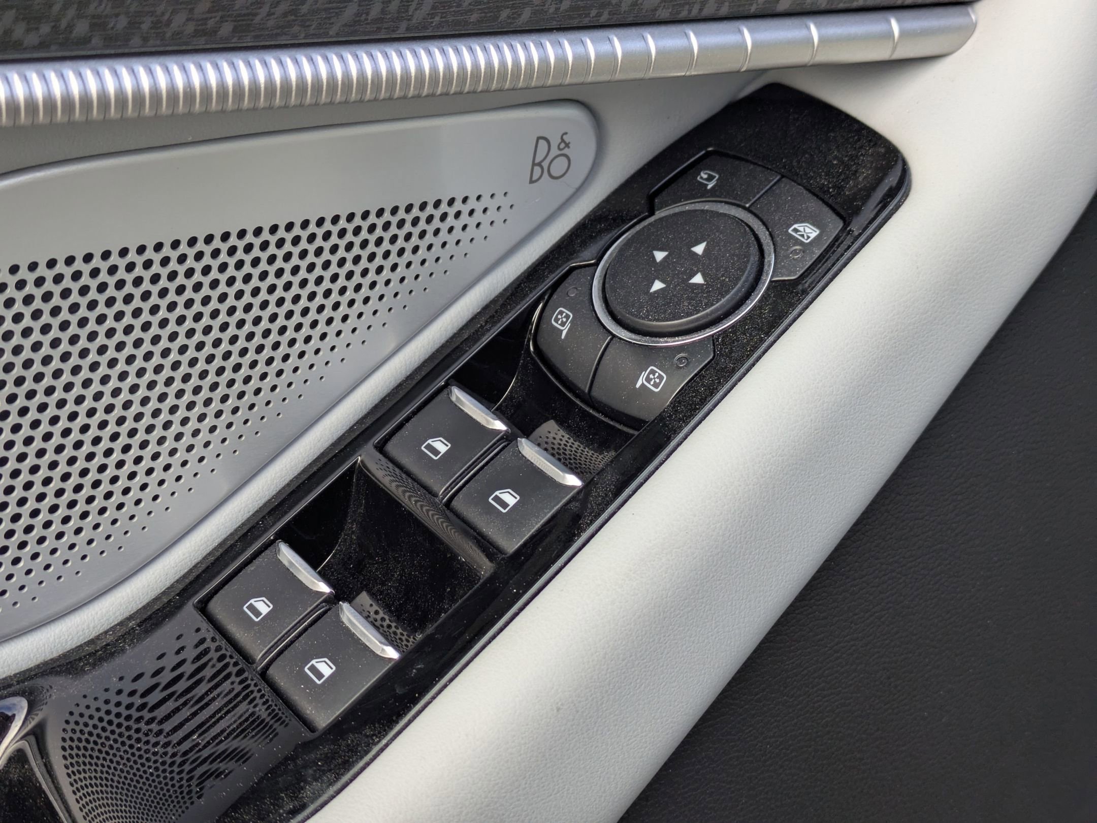 Certified 2025 Ford Explorer Platinum w/ Ultimate Package image 11