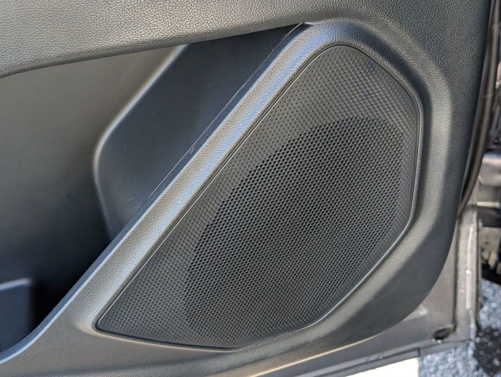 Certified 2021 Ford Explorer XLT w/ Equipment Group 202A image 28