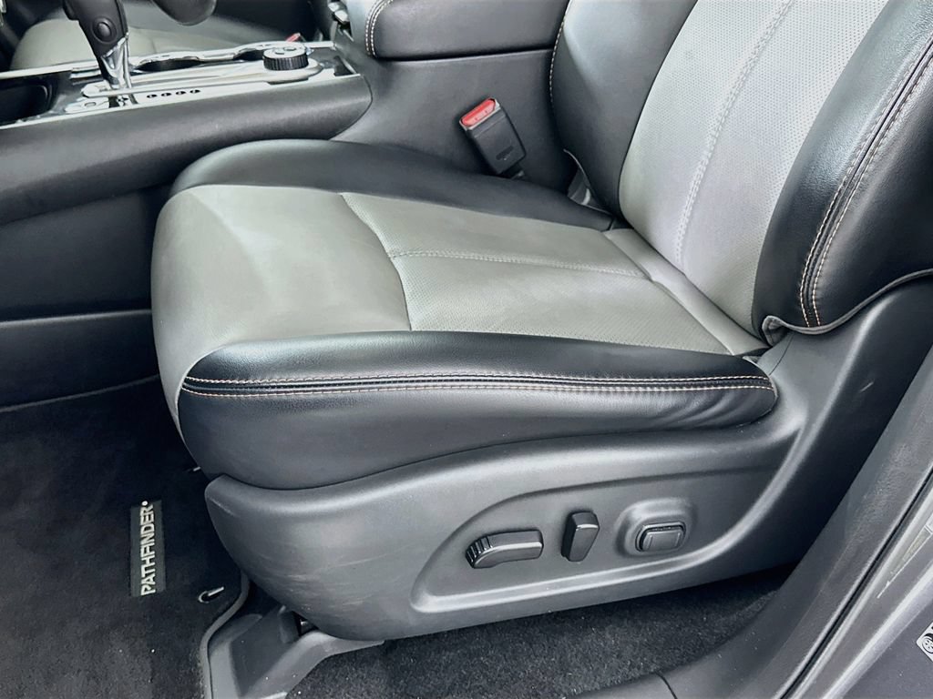 Used 2020 Nissan Pathfinder SL AWD/4WD image 22