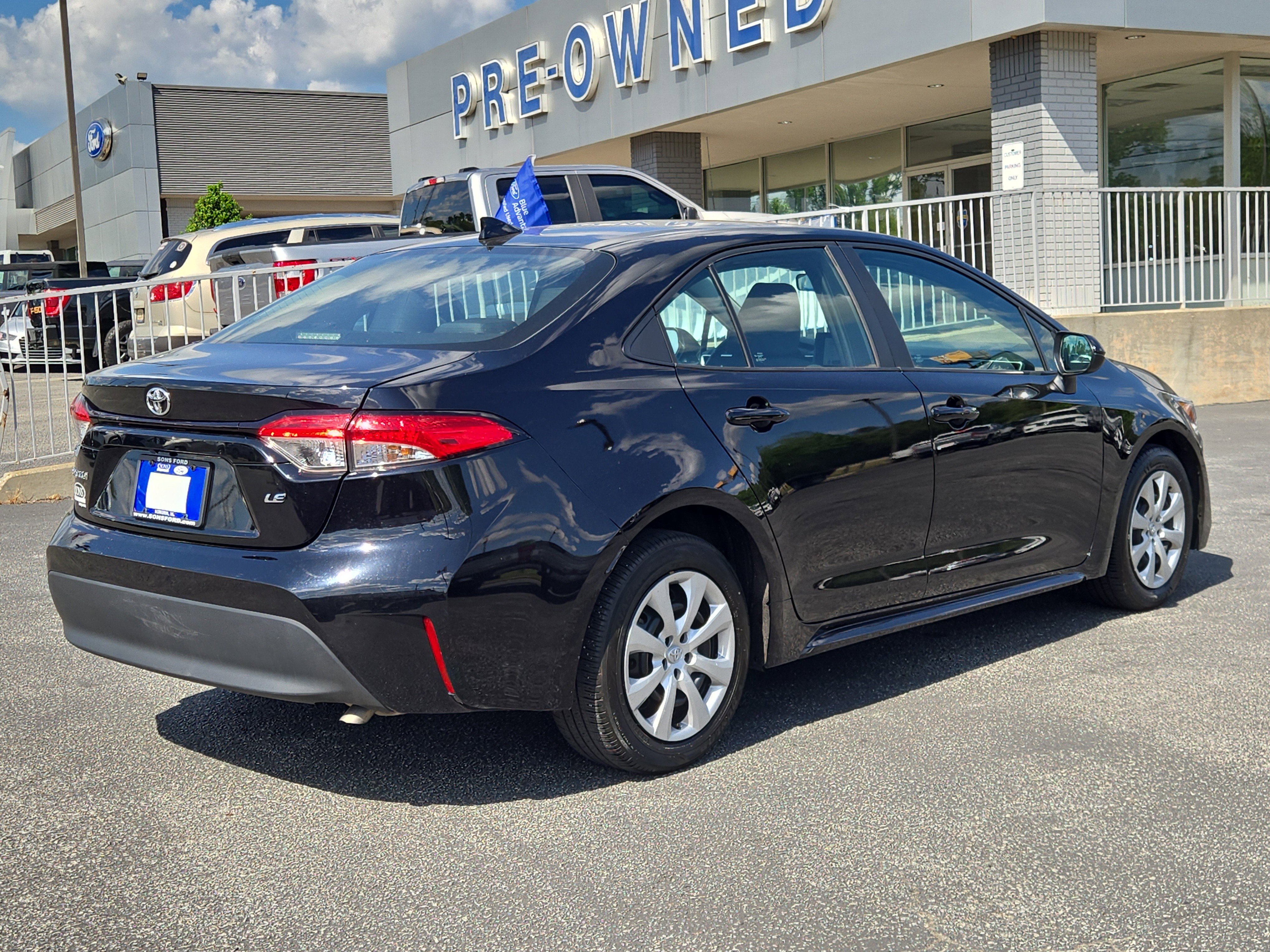 Used 2023 Toyota Corolla LE FWD image 5