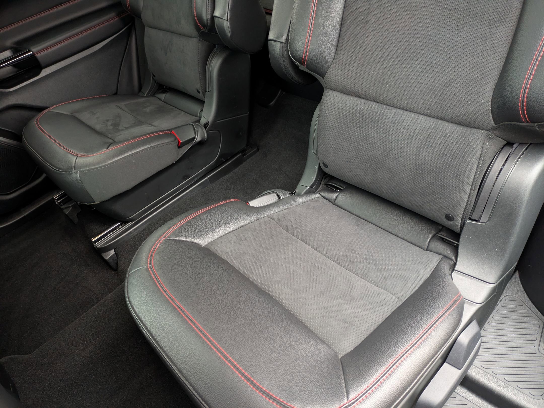 Certified 2024 Ford Explorer ST-Line w/ Class IV Trailer Tow Package image 31