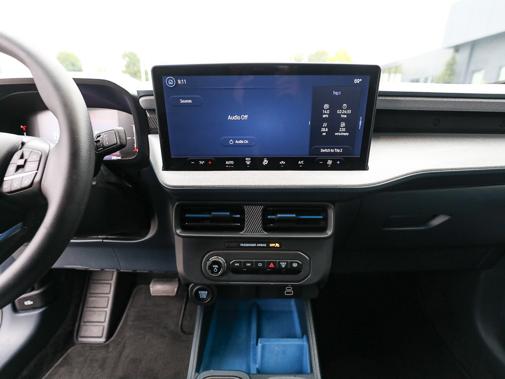 Certified 2025 Ford Maverick XLT w/ 4K Tow Package AWD/4WD image 16