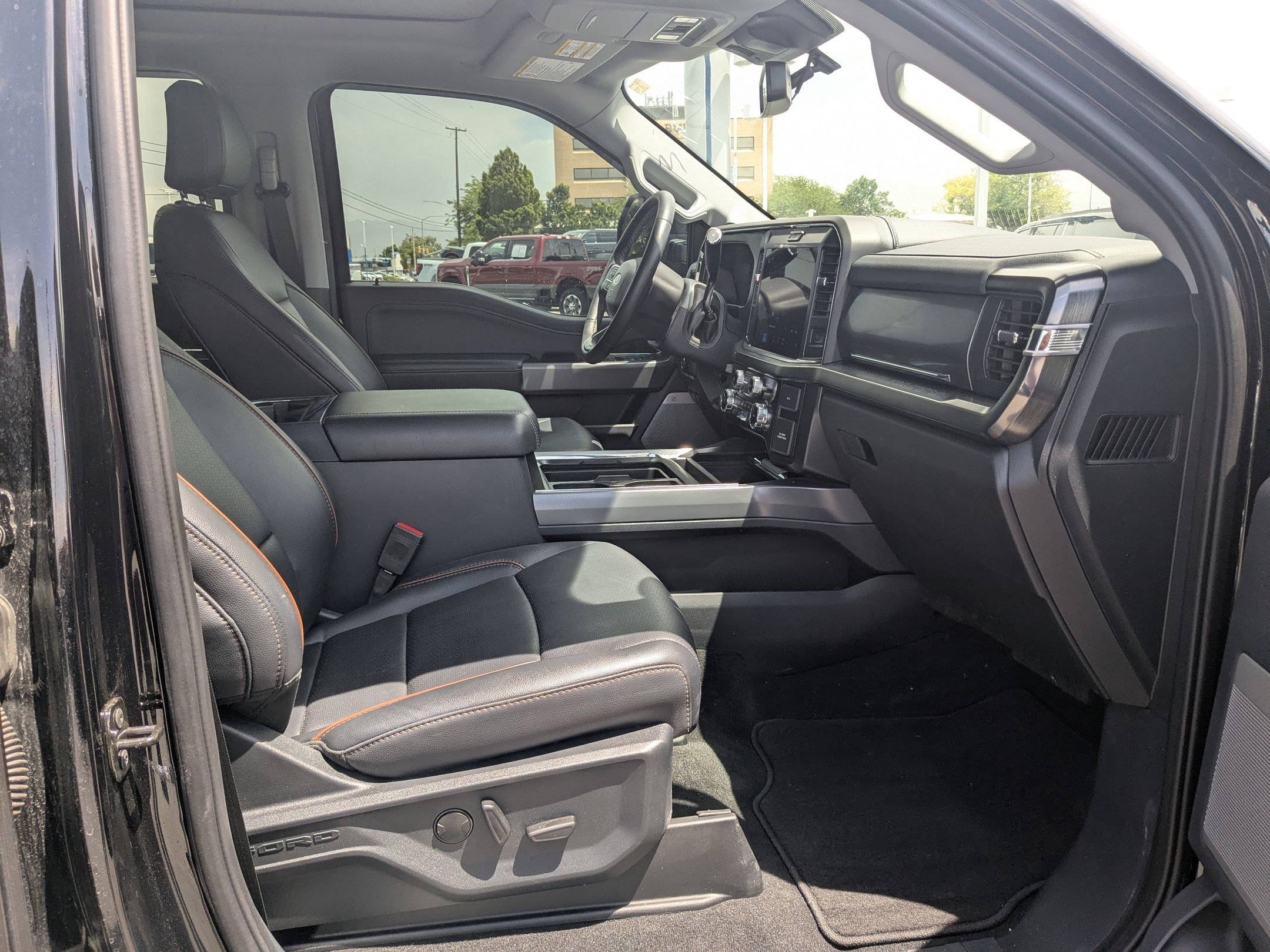 Certified 2025 Ford F350 Lariat w/ Black Appearance Package AWD/4WD image 32