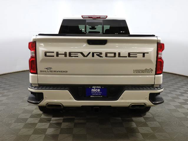Used 2021 Chevrolet Silverado 1500 High Country w/ Technology Package image 3