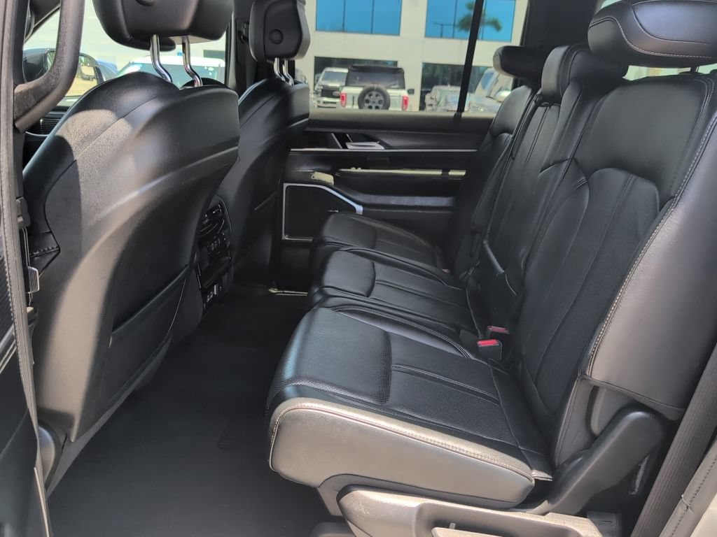 Used 2024 Jeep Wagoneer L Series II RWD image 11