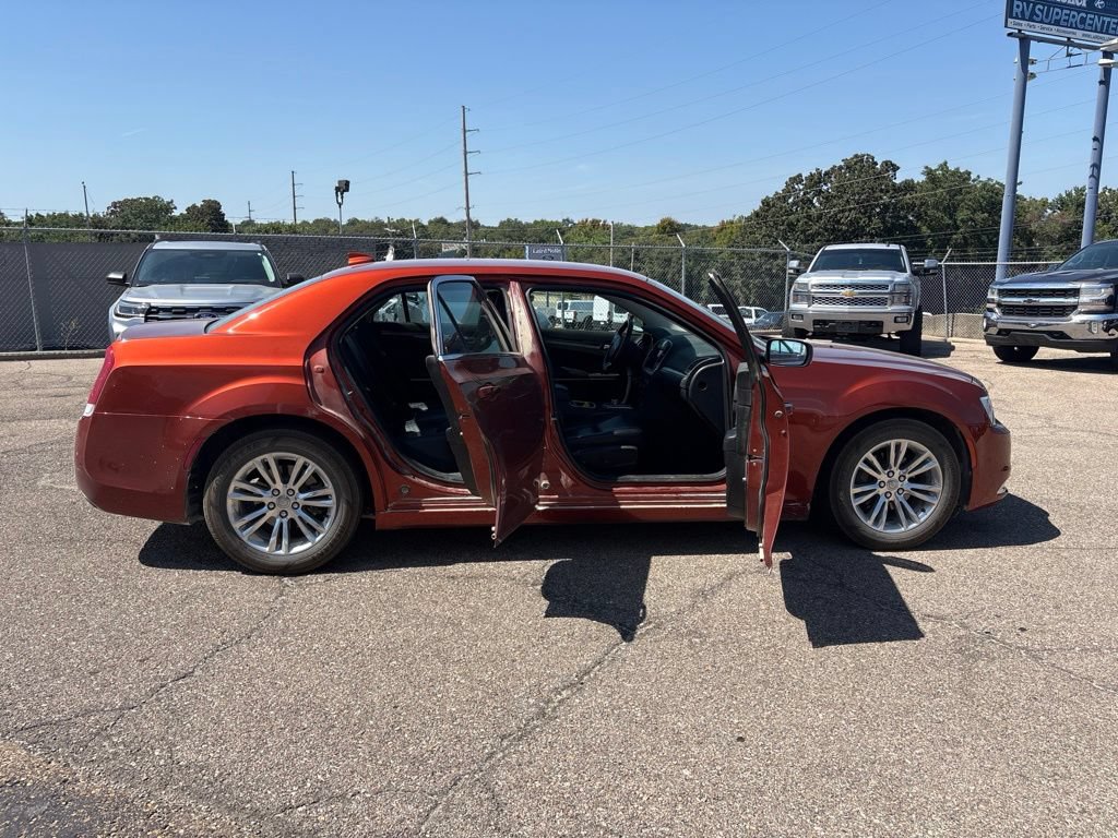 Used 2020 Chrysler 300 Touring L w/ 300 Premium Group RWD image 8