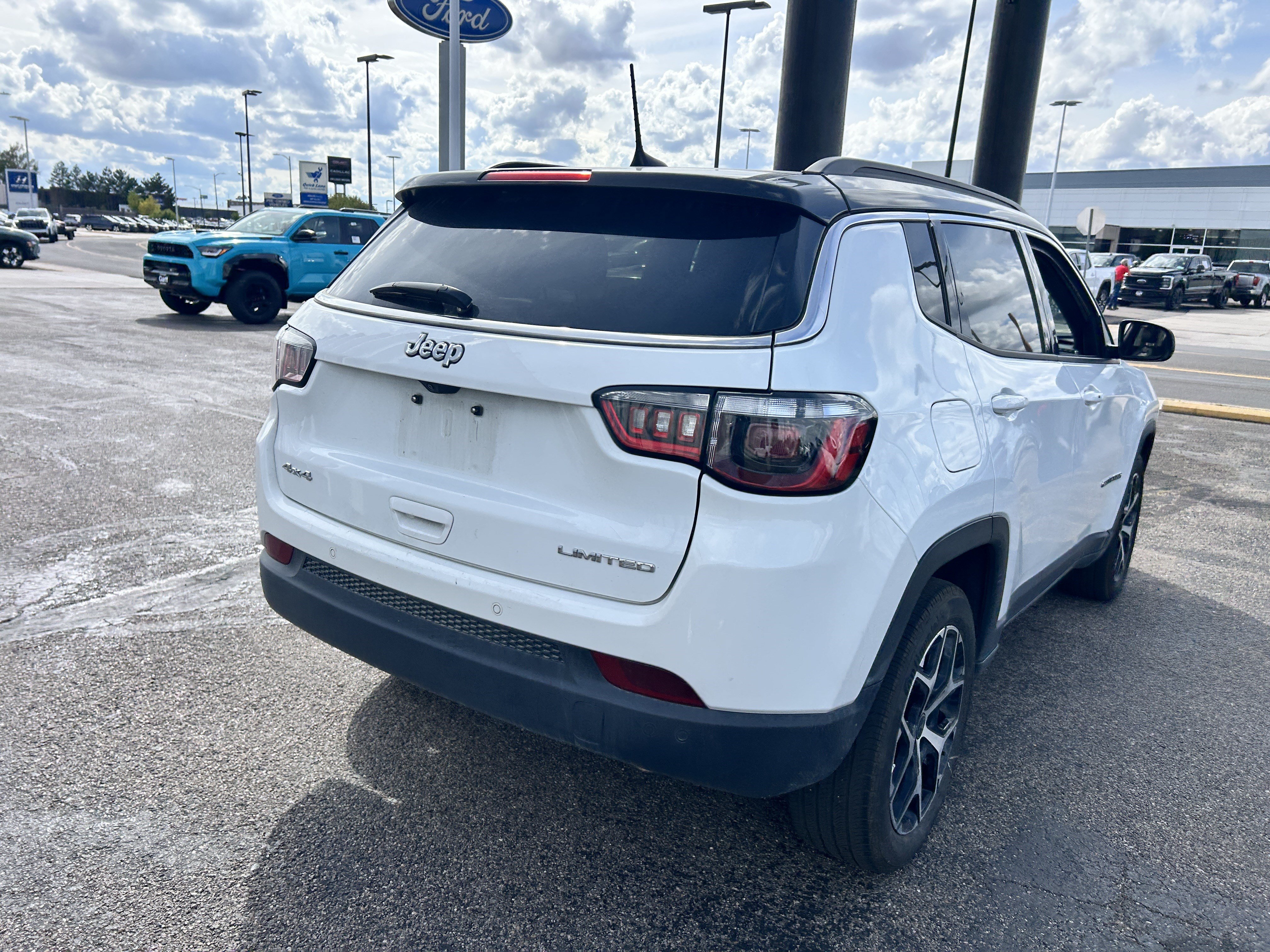 Used 2025 Jeep Compass Limited AWD/4WD image 5