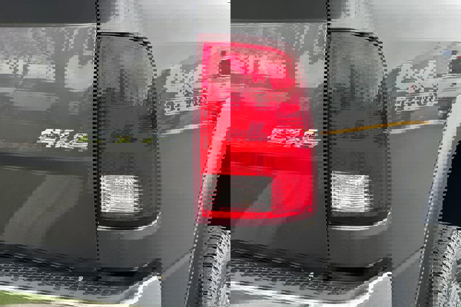 Used 2018 RAM 2500 Tradesman w/ Chrome Appearance Group image 25