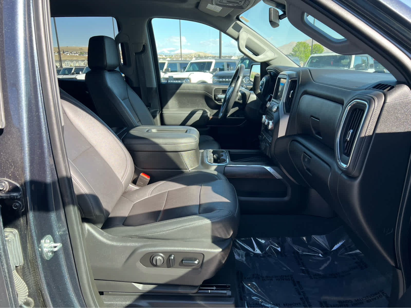 Used 2021 GMC Sierra 1500 SLT w/ SLT Premium Plus Package AWD/4WD image 17