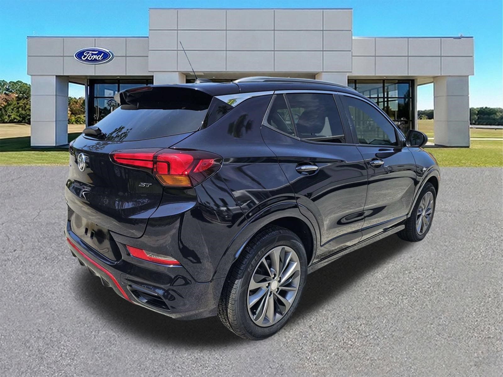 Used 2021 Buick Encore GX Preferred w/ Sport Touring Package FWD image 2