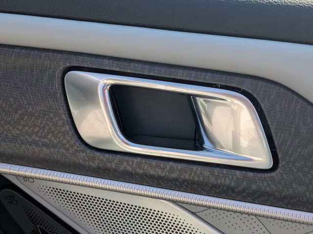 Certified 2025 Ford Explorer Platinum w/ Ultimate Package image 37