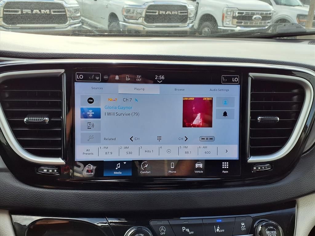 Used 2024 Chrysler Pacifica Touring-L image 20