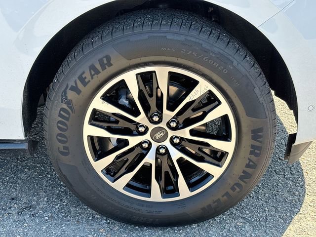 Certified 2025 Ford Expedition Platinum image 12