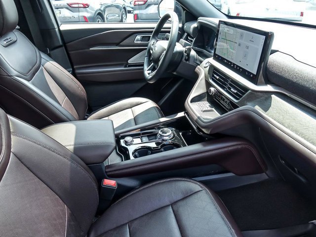 Certified 2025 Ford Explorer Platinum image 34