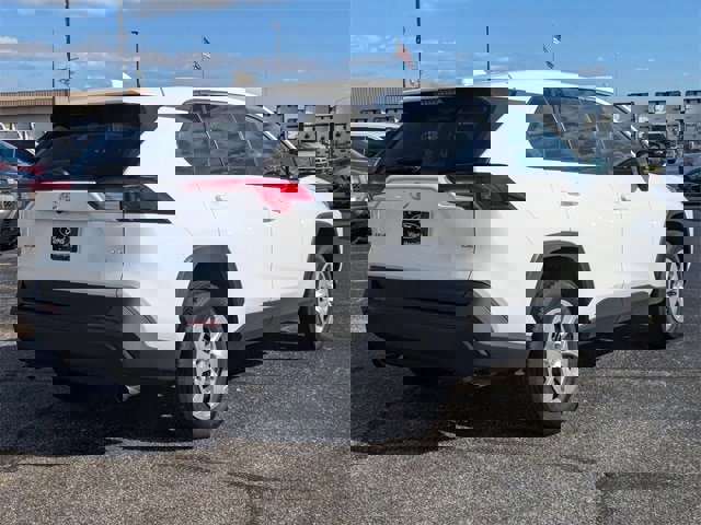 Used 2024 Toyota RAV4 LE image 5