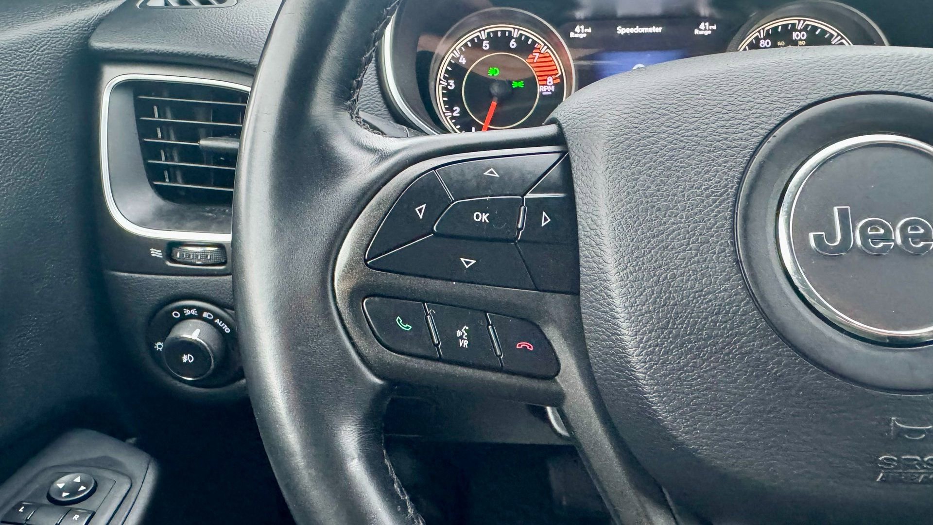 Used 2019 Jeep Cherokee Trailhawk w/ Cold Weather Group image 33