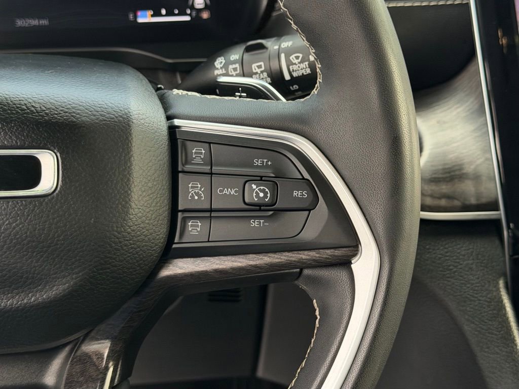 Used 2023 Jeep Grand Cherokee L Limited image 21