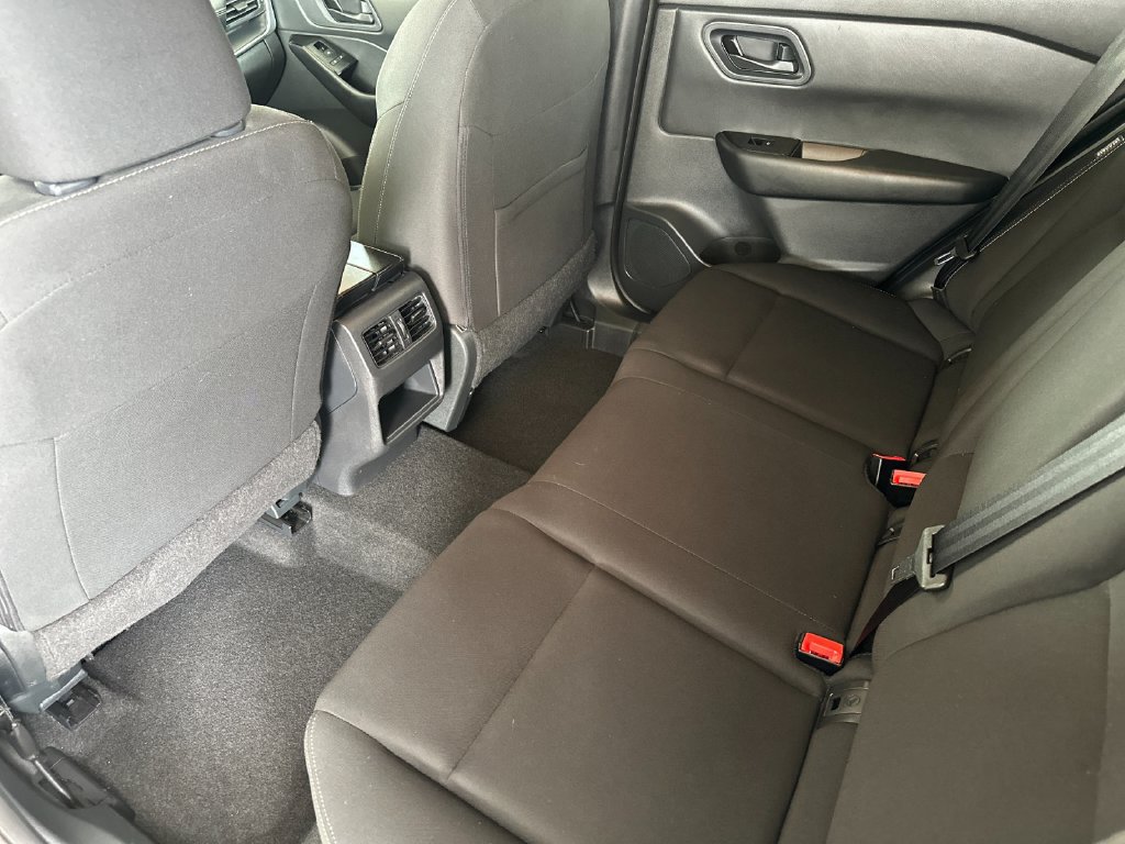 Used 2024 Nissan Rogue S FWD image 11