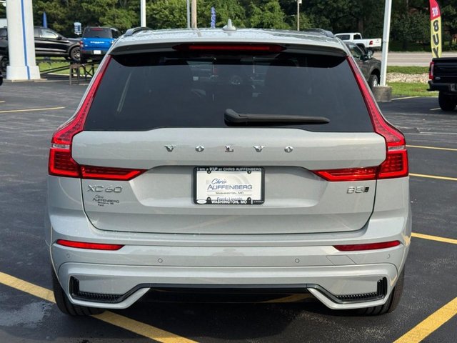 Used 2024 Volvo XC60 B5 Plus AWD/4WD image 4