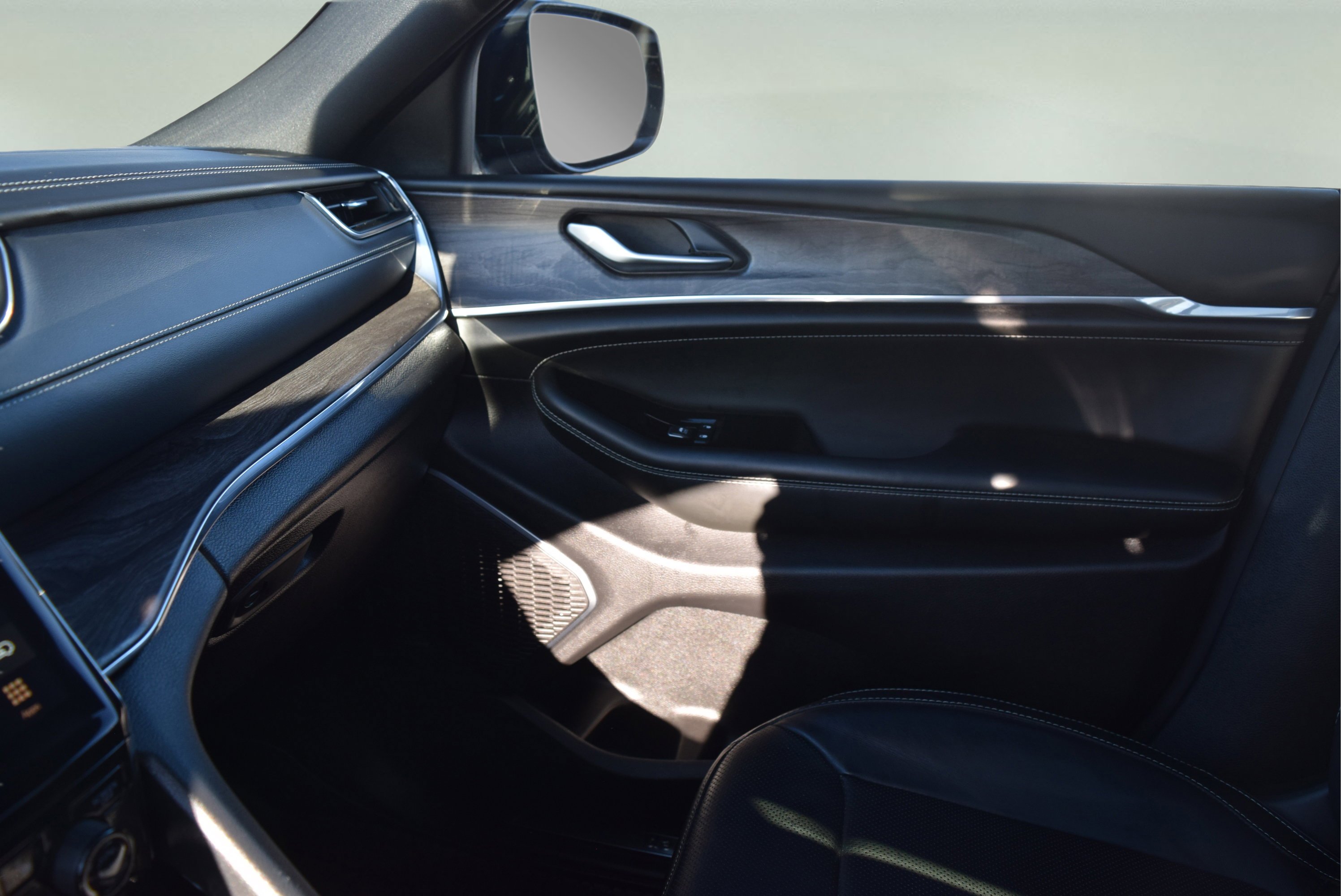 Used 2024 Jeep Grand Cherokee L Overland image 18