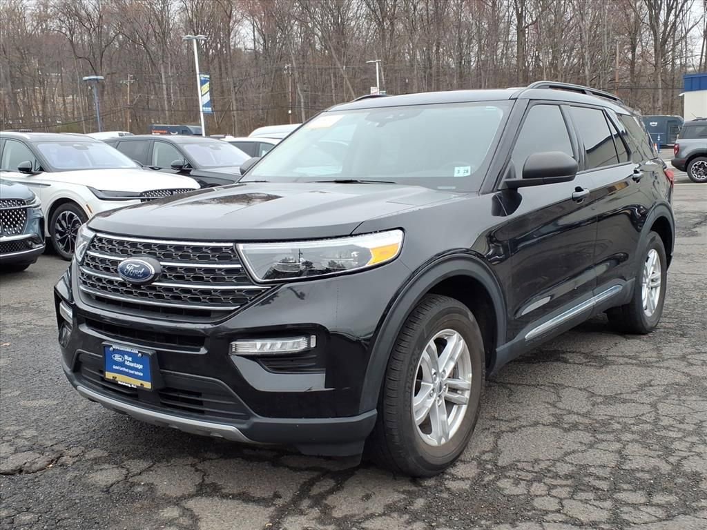 Certified 2022 Ford Explorer XLT w/ Equipment Group 202A image 3