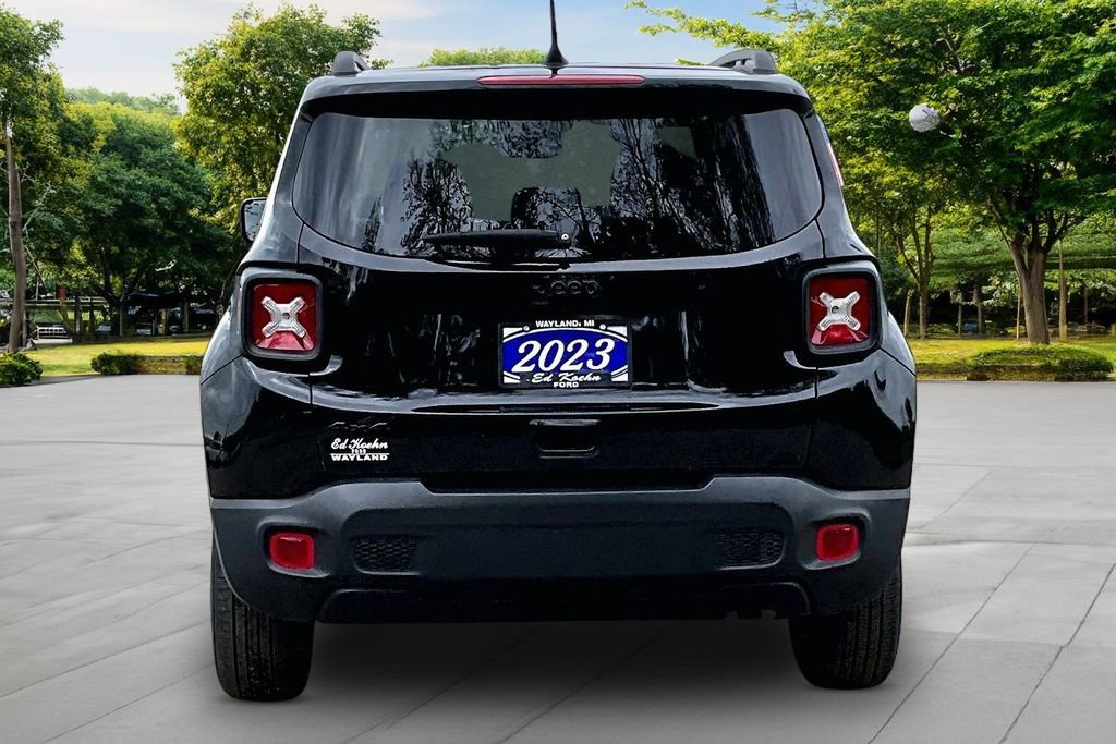 Used 2023 Jeep Renegade Latitude AWD/4WD image 4
