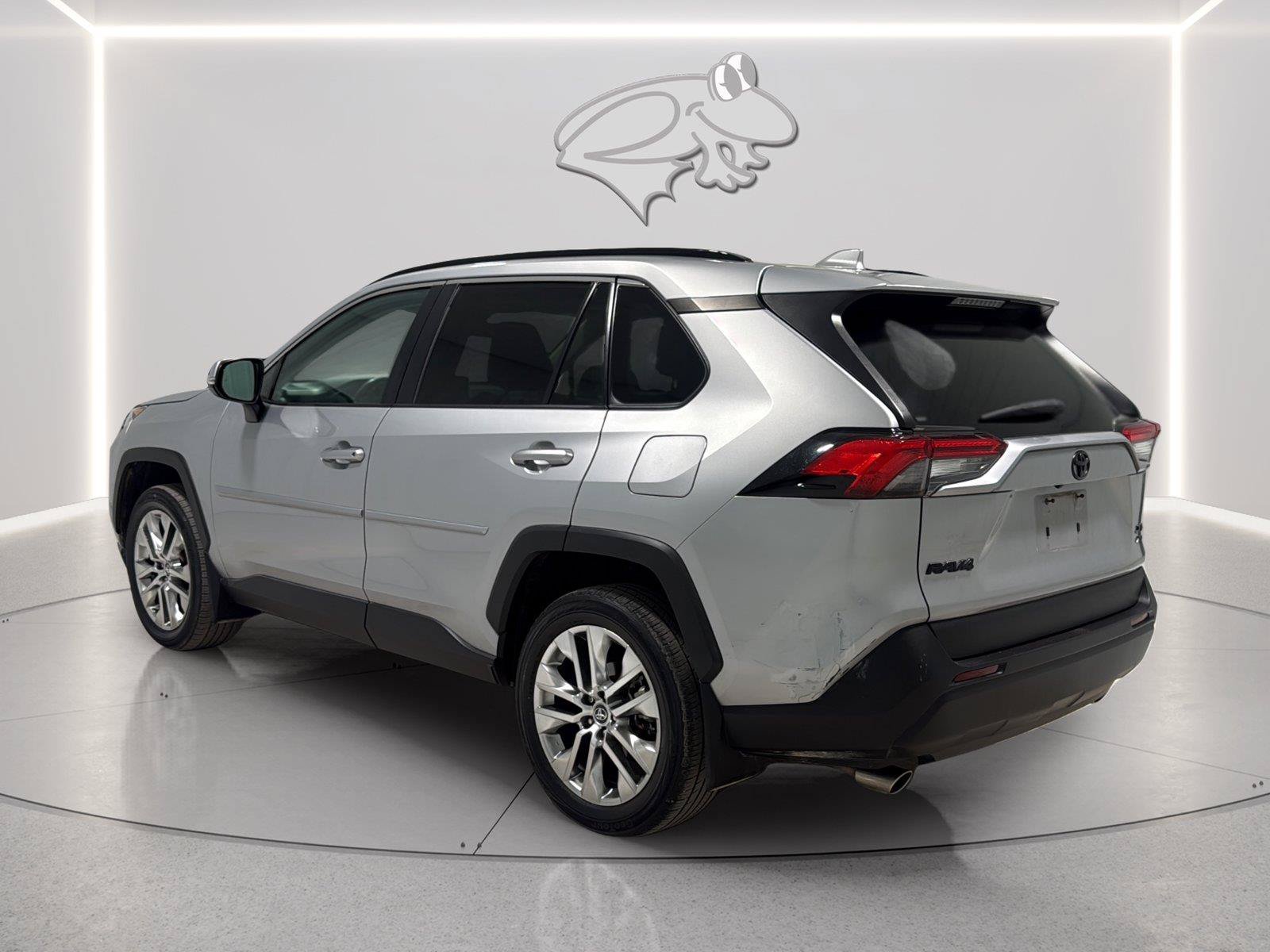 Used 2020 Toyota RAV4 XLE Premium AWD/4WD image 3