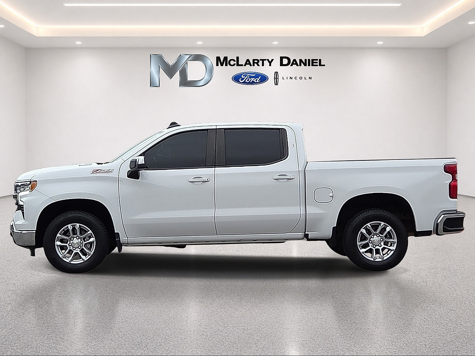 Used 2024 Chevrolet Silverado 1500 LT AWD/4WD image 3