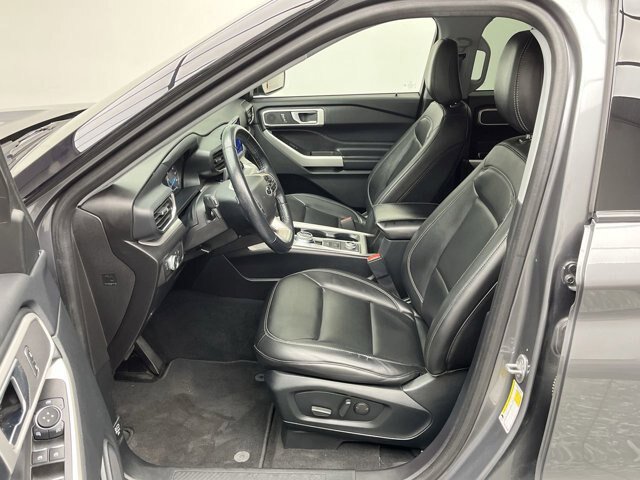 Certified 2022 Ford Explorer XLT w/ Equipment Group 202A AWD/4WD image 3